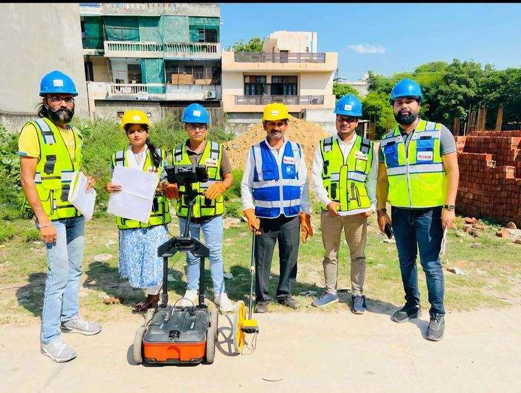 Mezux Touch GPR survey crew scanning a road corridor for buried utilities
